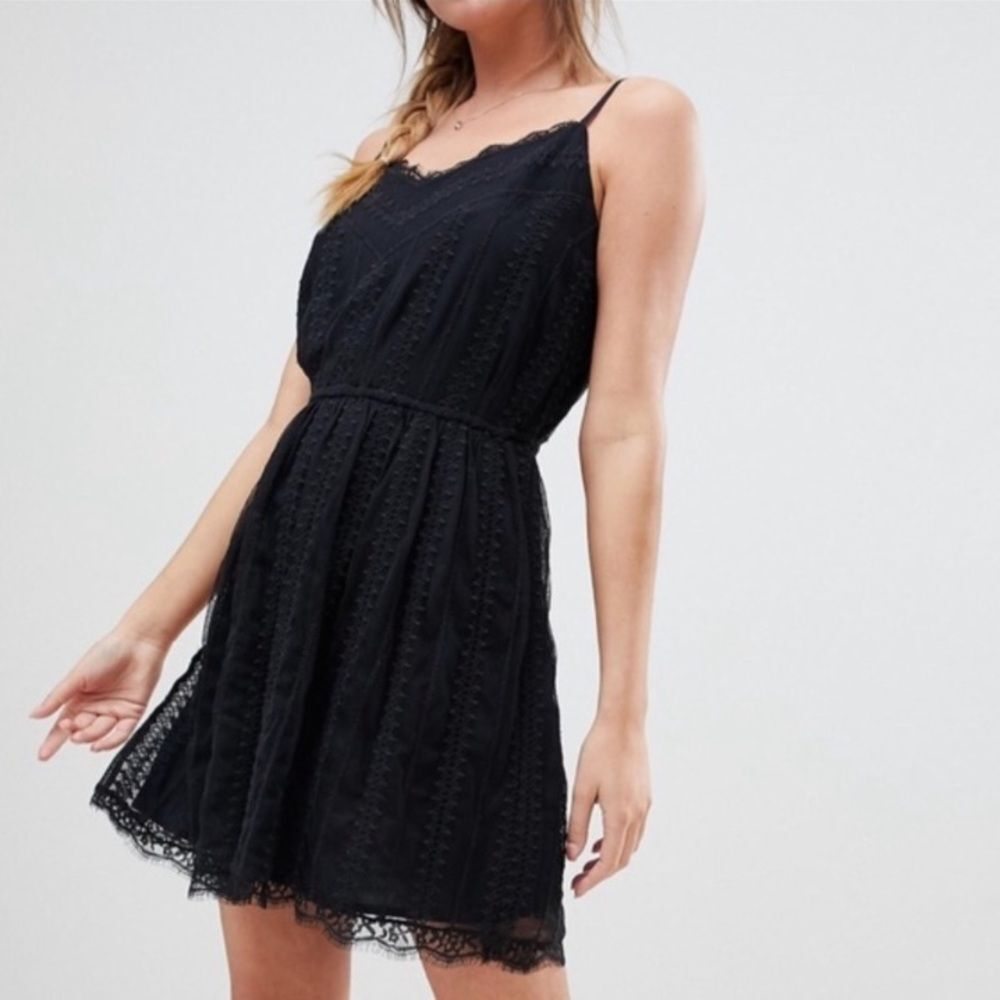 Abercrombie & Fitch Embroidered Lace Mini Dress Size‎ Small